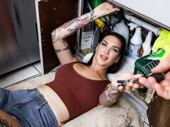 Gros cul, Grosse bite, Gros seins, Sucer une bite, Brunette brune, En levrette, Mère que j'aimerais baiser