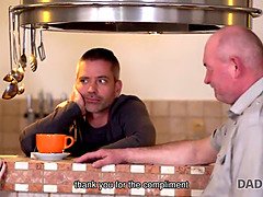 18 jaar, Pijpbeurt, Bruinharig, Gevangen, Daddy, Lul, Handbeurt, Tiener