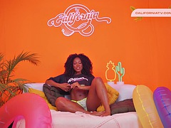 YASMIN SANTANA MASTURBATING