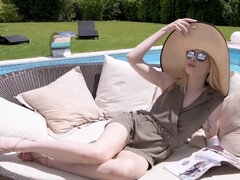 Corridas, Sexo duro, Lamidas, Al aire libre, Piscina, Coño, Sexo fuerte, Adolescente