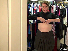 american milf Brie Bently plays with her meaty vulva lips