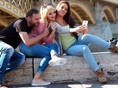 Gros cul, Grosse bite, Blonde, Sucer une bite, En levrette, 2 femmes 1 homme, Pénis, Adolescente