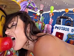 Leie, In den arsch, Grosser schwanz, Grosse titten, Vollbusig, Im freien, Pov, Schlampe