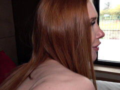 Schlafzimmer, Grosse titten, Blasen, Britisch, Hundestellung, Kleid, Rotschopf, Socken