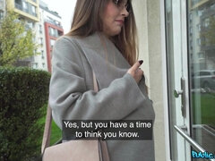 Grosse bite, Brunette brune, Lunettes, Italienne, Seins naturels, De plein air, Avaler, Nénés