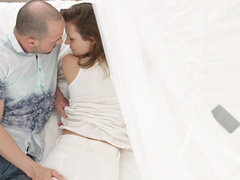 Amateur, Couple, Tir de sperme, Embrassement, Seins naturels, Chatte, Rasée, Adolescente