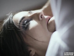 Grosser schwanz, Braunhaarige, Arzt, Hardcore, Hd, Interrassisch, Latina, Flotter dreier