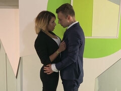 Grosser arsch, Grosser schwanz, Blasen, Hundestellung, Kurzes haar, Strümpfe, Jungendliche (18+), Titten