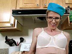 Moeder die ik wil neuken, Alleen, Vrouw