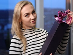 18 jaar, Grote mammen, Blond, Vingeren, Masturbatie, Mager, Alleen, Tieten likken