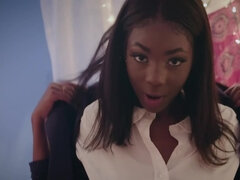 Chambre à dormir, Gros cul, Sucer une bite, Noir ébène, Pov, Timide, Adolescente, Nénés