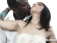 Lécher le cul, Noire, Sucer une bite, Brunette brune, En levrette, Embrassement, Rasée, Chaussures