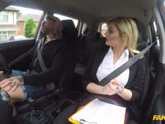 Leie, Grosse titten, Blasen, Auto, Handjob, Im freien, Pov, Muschi