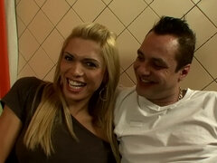 Anaal, Kont, Grote lul, Biseksueel, Blond, Rondborstig, Latijnse vrouw, Monster