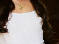 Cul, Brunette brune, Masturbation, Seins naturels, Chatte, Solo, Tatouage, Nénés