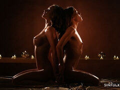 デカ尻, キス, レズビアン, なめる, オマンコ, 剃毛, ストリッピング, オッパイの