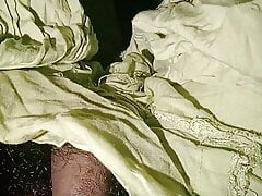 BLOWING HER MAN IN FRONT OF MOM AND GETTING LAID ON THE COUCH