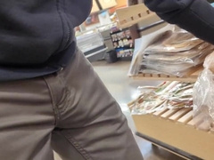 Freeballing bulbous in grocery shop