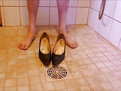 Piss in brown high heels
