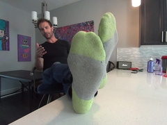 Roomy Let's you Jack Off to his Jaw-Dropping Feet for the Very First Time (Utter)