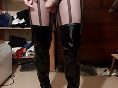 Accidental premature cumming sissy dressed in sluty boots