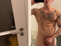 Gracefully shot a thick fountain on the mirror