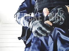 Police jerks off in uniform