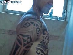 Sandro shows off his stuff and nails Yummy like a pro