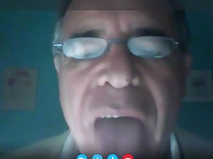 Mi vecino maduro es gay