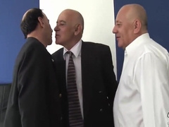 Tres Coroas Gays Se Chupando E Se Beijando 6 Min