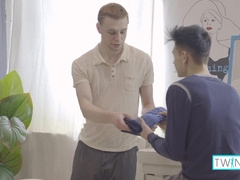 Masseuse Michael Arse Bangs His Lean Customer Logan!