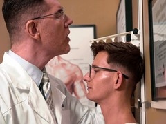 Medic Legrand Wolf stretches twink's hole to the limit