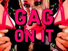 DILDO SUCKING INSTRUCTIONS The shemale has a big tasty cock