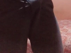 Jovencito caliente se pajea