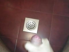 Croat cumming in bathroom