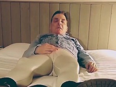 Joy Stardust showcases her gaping ass for some sex-positive fun