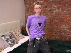 Blond Twunk Faps His Uncircumcised Meat