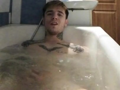 Bathtub DEMONSTRATE GayBoy iulianloveeu from Chaturbate ^_^ Fallow me guyys!