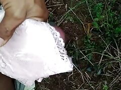 Ngocok bh croot di hutan