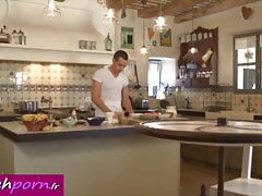 FrenchPorn.fr - Blowjob in the kitchen