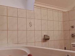 Wichsen in der Badewanne huge huge  Schwanz
