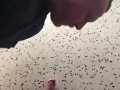 saugen auf der Raststaette 7