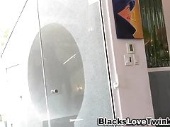 Stud rides muscly black hunks dick