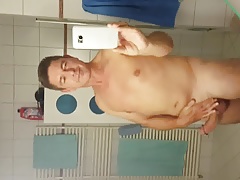 Bad und hart,  hard in bathroom