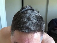 OSO GORDO DANDO POLLA Y LEFA A UNA PUTA