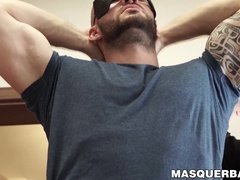 Tattooed muscle hunk David Boss hot handjob and deepthroat