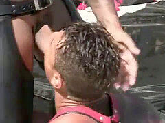 Coyote fudendo sem capa ao ar livre