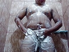 Penis in the middle of the Foam and the pleasure of Andi