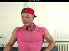 Web Cam Jerk Off Muscle Flex Peter Homely