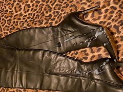 Shooting on load on wife's high boots